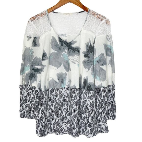 Mystree Tops - Mystree Gray Floral Top Womens‎ Size Medium Lace Blouse Bohemian